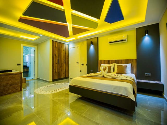 Havuzlu 3 yatak odalı Villa