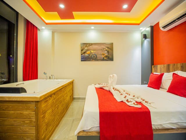 Havuzlu 3 yatak odalı Villa