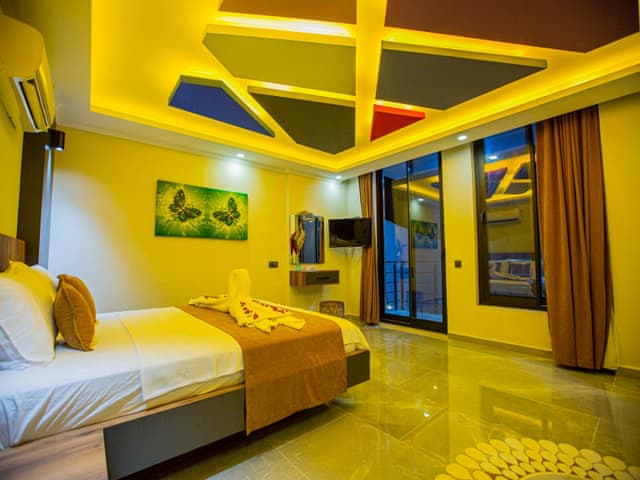 Havuzlu 3 yatak odalı Villa