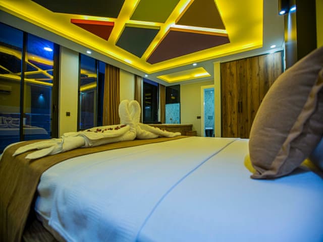 Havuzlu 3 yatak odalı Villa