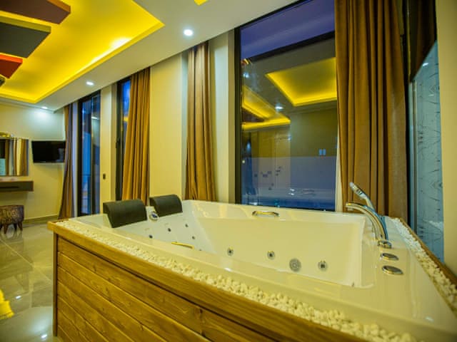 Havuzlu 3 yatak odalı Villa