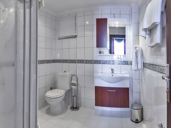 Balkonlu Deniz Manzaralı Oda