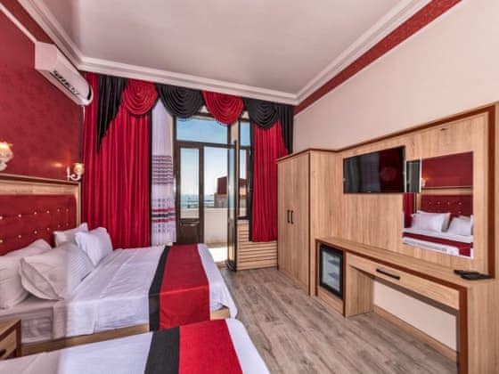 Balkonlu Deniz Manzaralı Oda