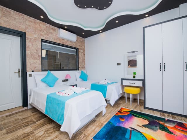 Havuzlu 2 yatak odalı Villa