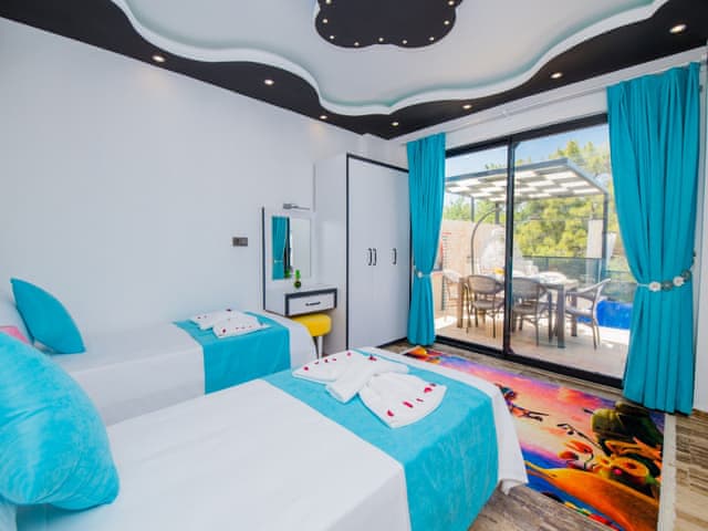 Havuzlu 2 yatak odalı Villa