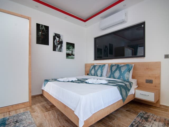 Havuzlu 2 yatak odalı Villa