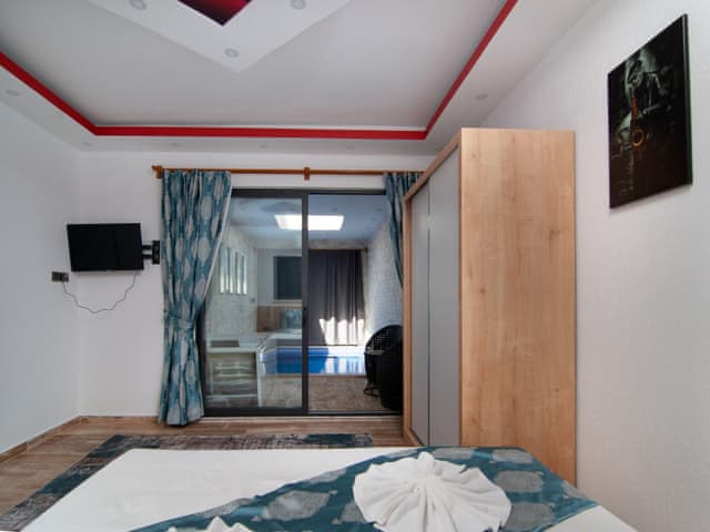 Havuzlu 2 yatak odalı Villa