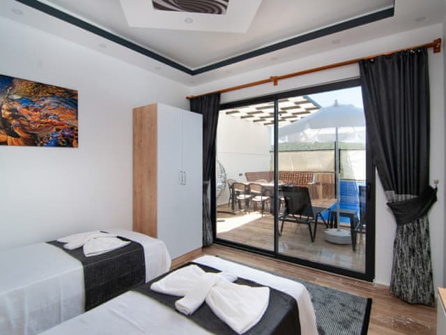 Havuzlu 2 yatak odalı Villa