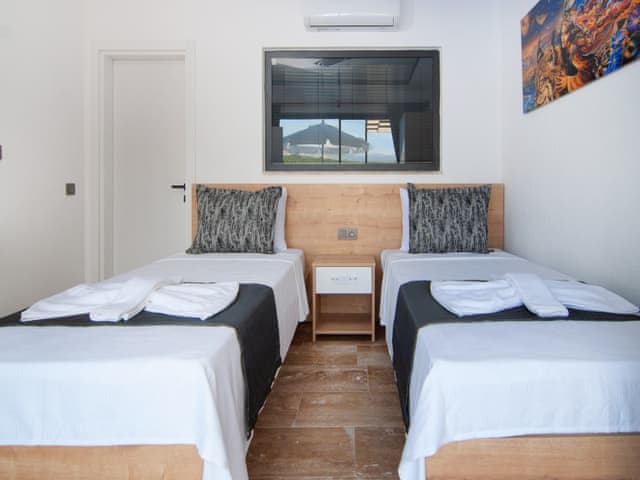 Havuzlu 2 yatak odalı Villa