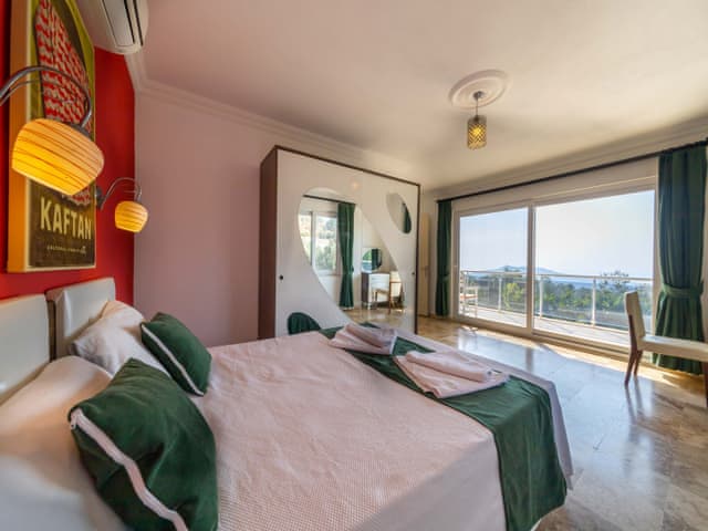 Havuzlu 3 yatak odalı Villa