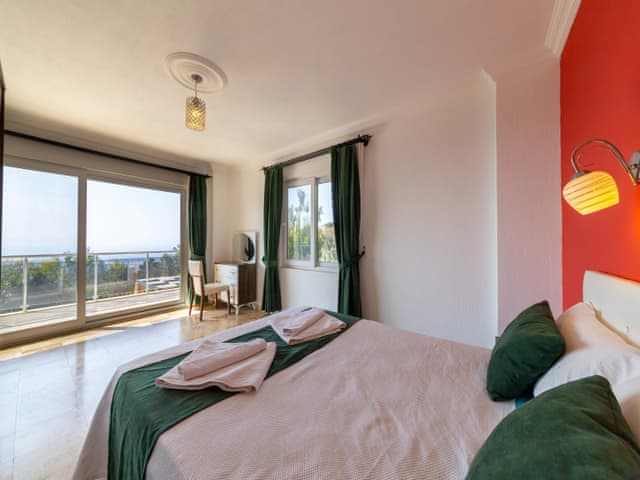 Havuzlu 3 yatak odalı Villa