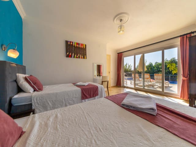 Havuzlu 3 yatak odalı Villa