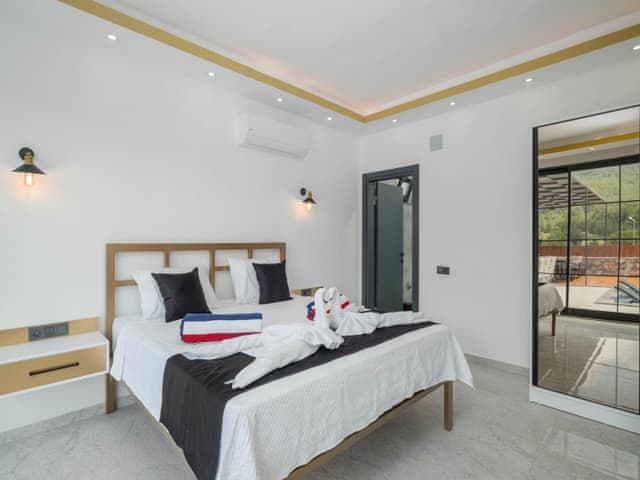 Havuzlu 3 yatak odalı Villa