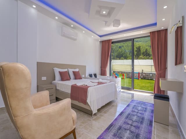 Havuzlu 2 yatak odalı Villa