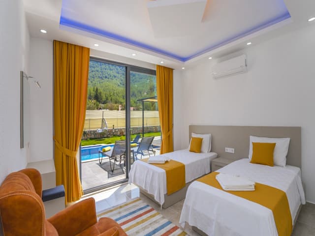 Havuzlu 2 yatak odalı Villa