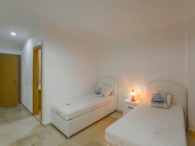 Havuzlu 5 yatak odalı Villa