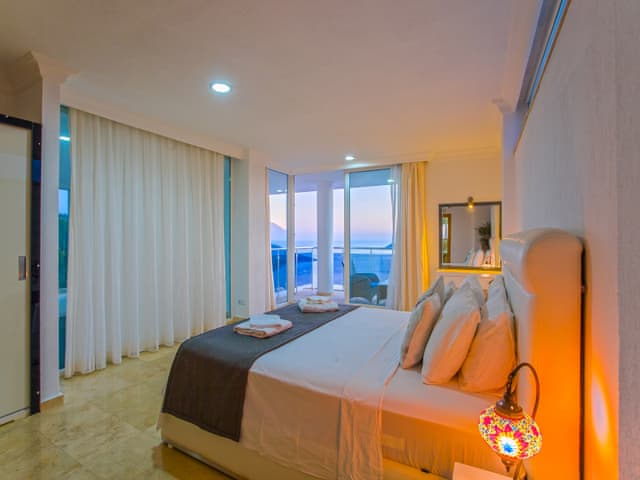 Havuzlu 5 yatak odalı Villa