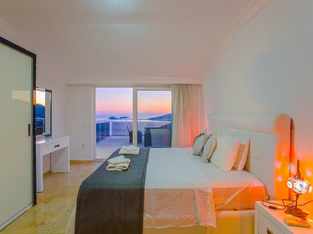 Havuzlu 5 yatak odalı Villa