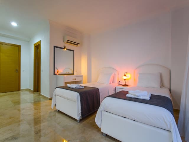 Havuzlu 5 yatak odalı Villa