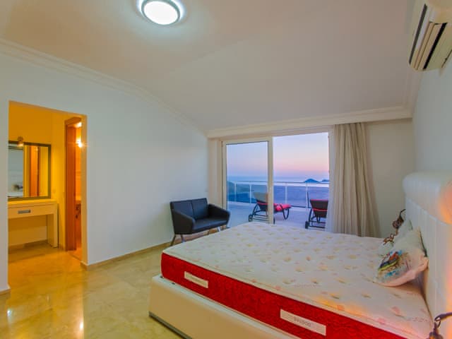 Havuzlu 5 yatak odalı Villa