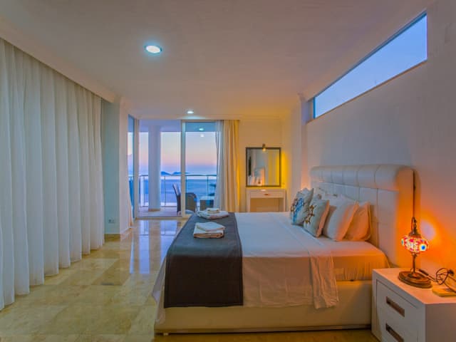 Havuzlu 5 yatak odalı Villa