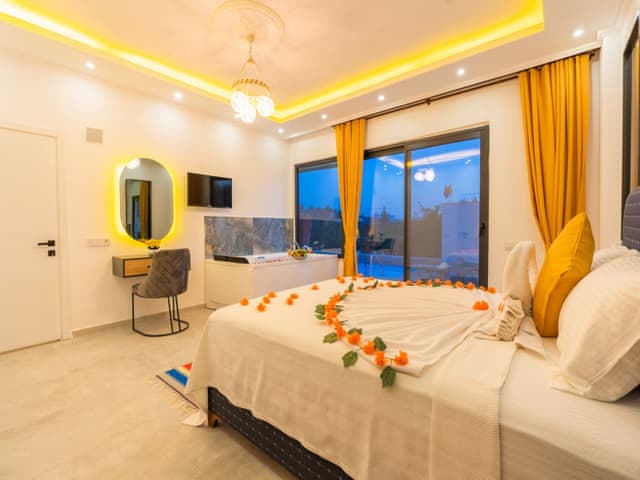 Havuzlu 2 yatak odalı Villa
