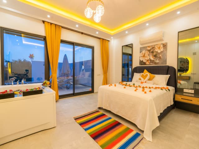 Havuzlu 2 yatak odalı Villa