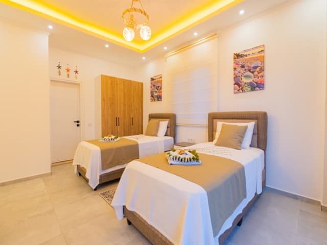 Havuzlu 2 yatak odalı Villa
