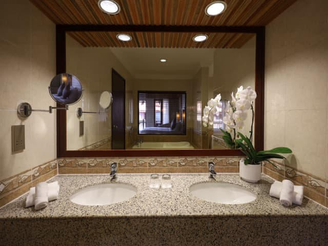 Premier Chalet (On Water)