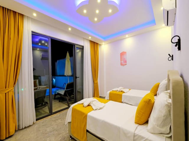 Havuzlu 2 yatak odalı Villa