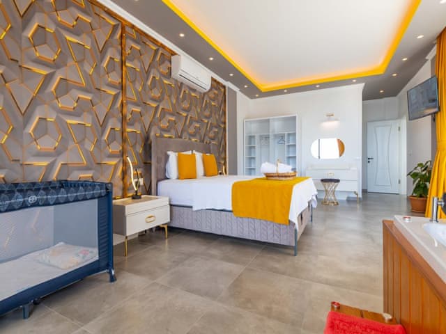 Havuzlu 2 yatak odalı Villa