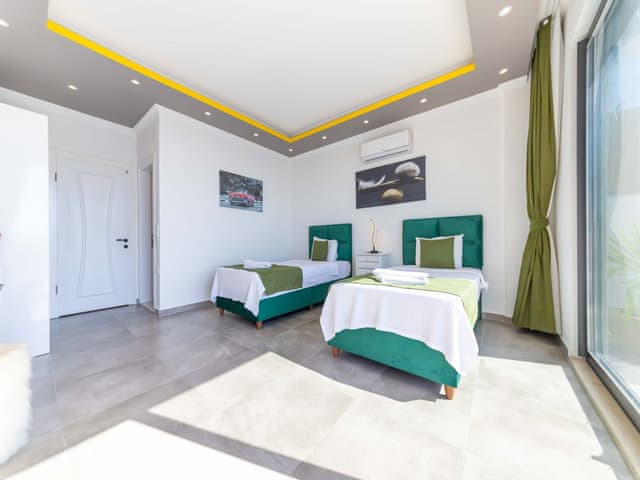 Havuzlu 2 yatak odalı Villa