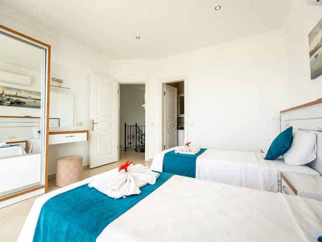 Havuzlu 2 yatak odalı Villa