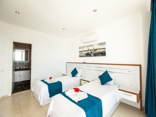 Havuzlu 2 yatak odalı Villa