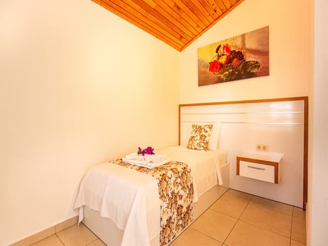 Havuzlu 2 yatak odalı Villa