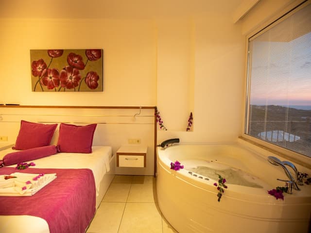 Havuzlu 2 yatak odalı Villa