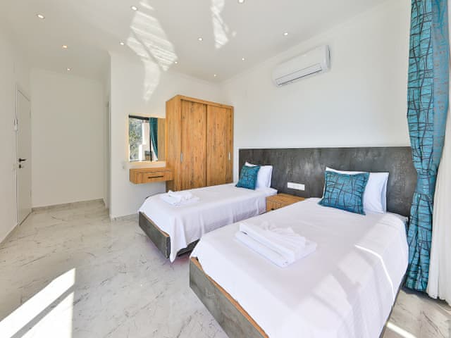 Havuzlu 2 yatak odalı Villa