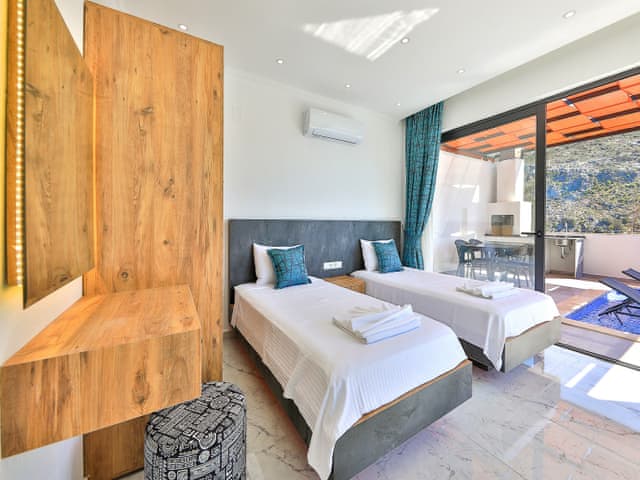 Havuzlu 2 yatak odalı Villa