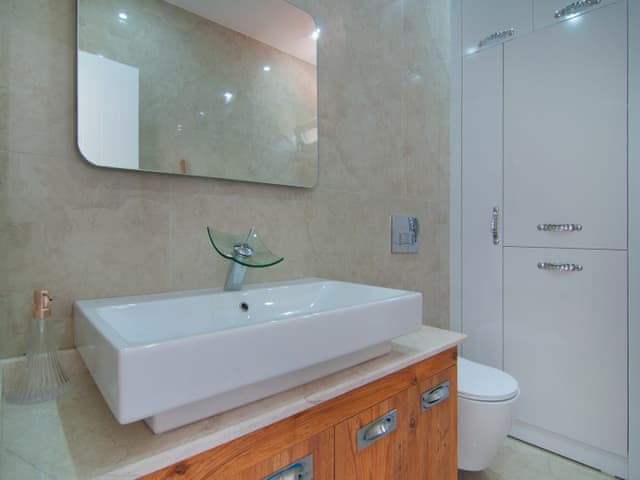 Havuzlu 2 yatak odalı Villa