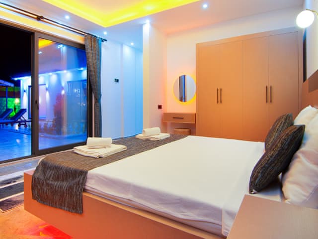 Havuzlu 2 yatak odalı Villa