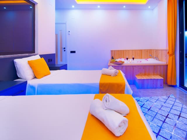 Havuzlu 2 yatak odalı Villa