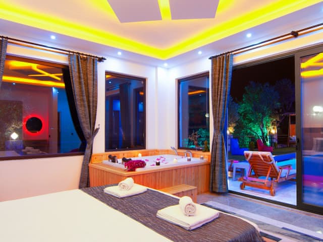 Havuzlu 2 yatak odalı Villa