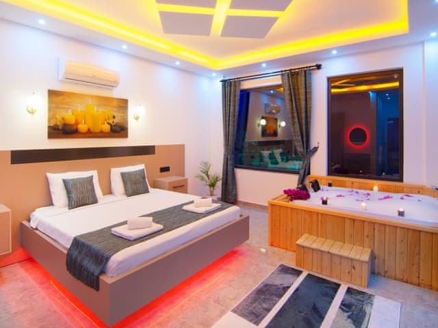 Havuzlu 2 yatak odalı Villa