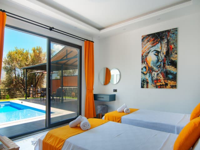 Havuzlu 2 yatak odalı Villa