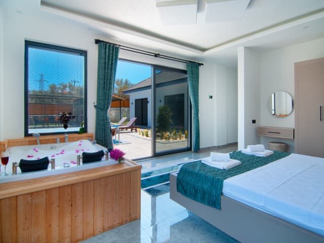 Havuzlu 2 yatak odalı Villa