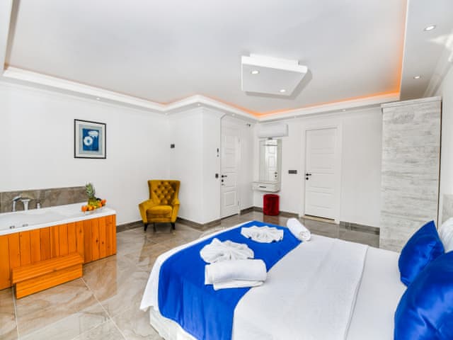 Havuzlu 3 yatak odalı Villa