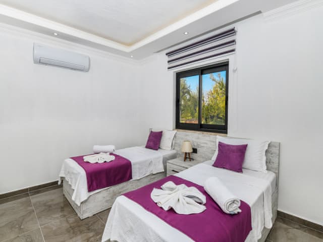 Havuzlu 3 yatak odalı Villa