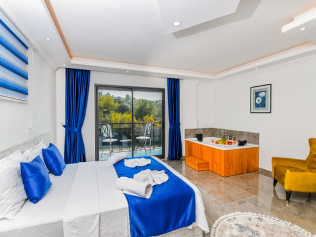 Havuzlu 3 yatak odalı Villa