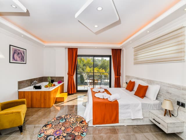 Havuzlu 3 yatak odalı Villa