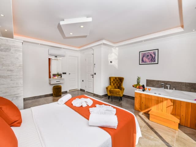 Havuzlu 3 yatak odalı Villa